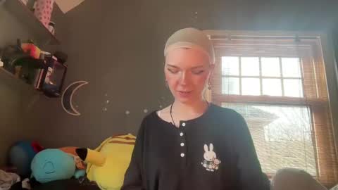 Snapshot of lizzyylovesick chatting on February 19, 2:01 pm lizzybunny online show from February 19, 2:01 pm