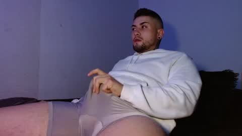 lliamm 2 online show from September 20, 7:11 am