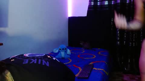 lliamm 2 online show from January 10, 6:52 am