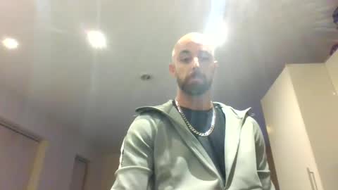 Leon online show from February 15, 6:23 pm