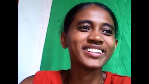 llouisse online show from April 11, 7:18 pm