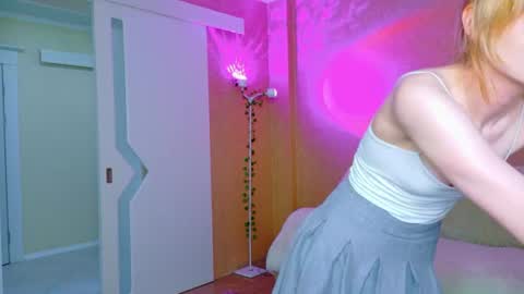 llovelymia online show from June 24, 3:46 am