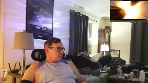 Snapshot of lngdickdaddy chatting on October 23, 12:23 am LongDick Daddy online show from October 23, 12:23 am