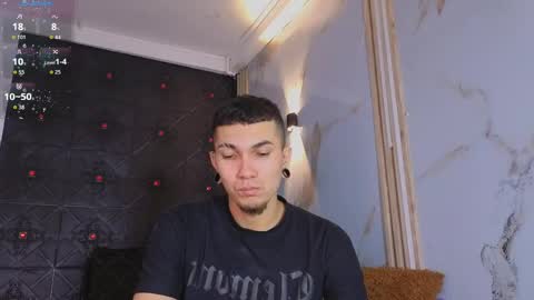 logan_and_rachel online show from April 17, 7:05 pm