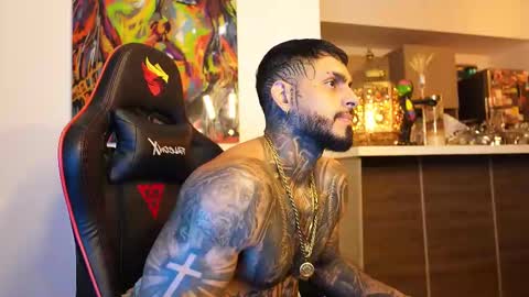 logan_hugh8 online show from September 28, 2:09 am