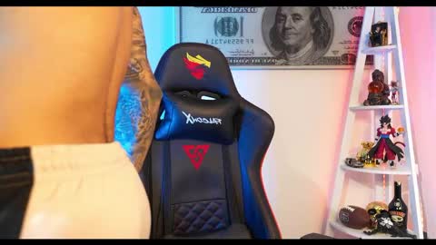 logan_hugh8 online show from February 22, 5:57 pm