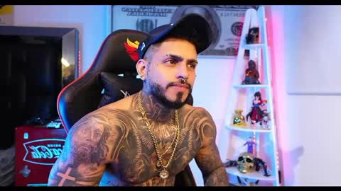 logan_hugh8 online show from March 4, 9:43 pm