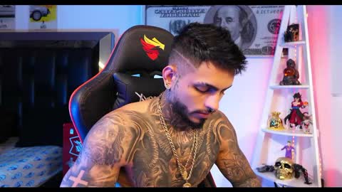 logan_hugh8 online show from March 3, 1:23 pm