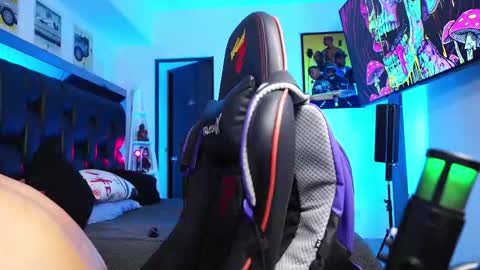 logan_hugh8 online show from March 2, 7:15 am