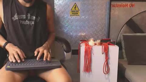 logan_mercer online show from December 15, 3:24 am