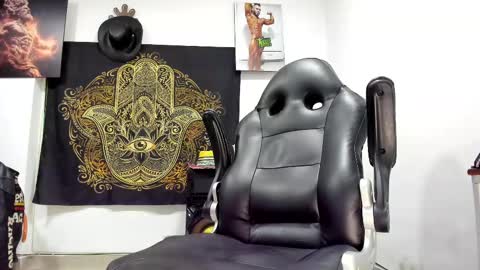 LOGAN WHITTERS online show from February 20, 11:54 pm