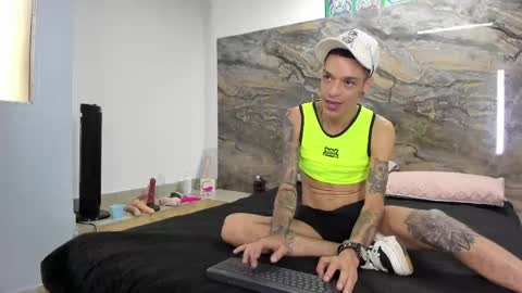 logan_wollff online show from April 15, 8:09 pm