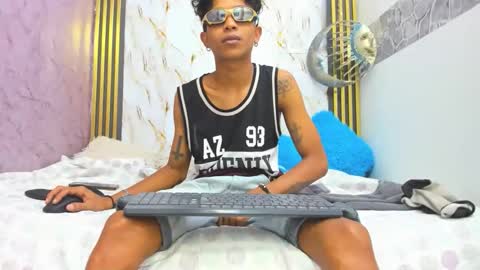 loganjhonson18 online show from May 16, 2:05 pm