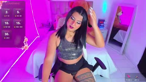 lola oberly online show from December 3, 9:39 pm