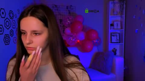 lola_shyy online show from March 3, 1:07 pm