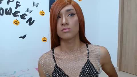 lolabloomx online show from November 1, 3:00 pm