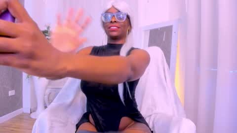 lola online show from November 21, 8:18 pm