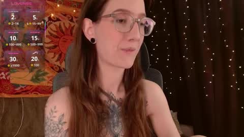 lolami_ online show from April 22, 7:15 am