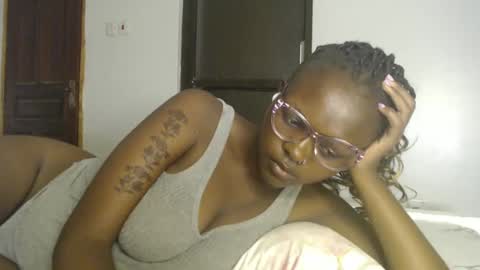 Snapshot of lolamia7 chatting on March 10, 7:11 am lolamia7 online show from March 10, 7:11 am