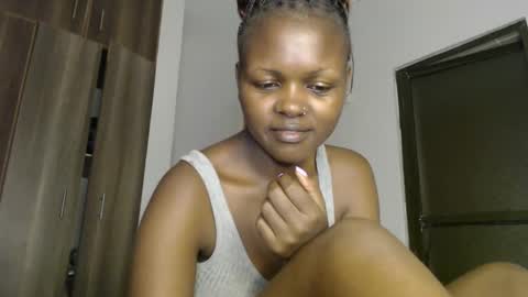 Snapshot of lolamia7 chatting on February 18, 6:15 am lolamia7 online show from February 18, 6:15 am