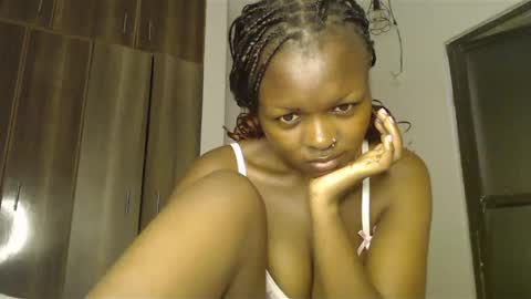 Snapshot of lolamia7 chatting on February 22, 5:34 am lolamia7 online show from February 22, 5:34 am