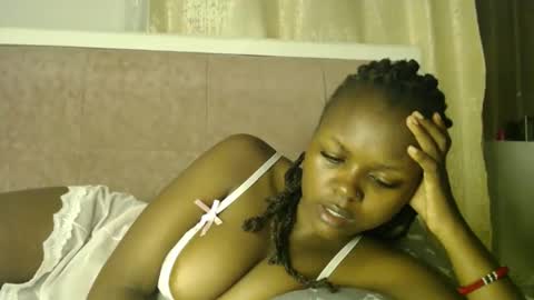 Snapshot of lolamia7 chatting on October 5, 3:48 am lolamia7 online show from October 5, 3:48 am