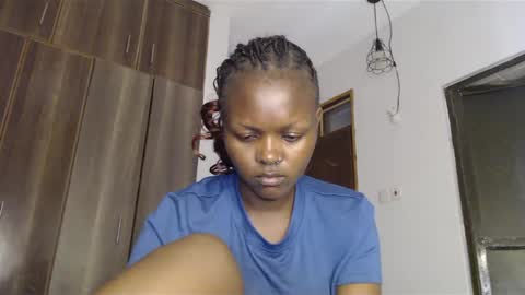 Snapshot of lolamia7 chatting on February 20, 12:15 pm lolamia7 online show from February 20, 12:15 pm