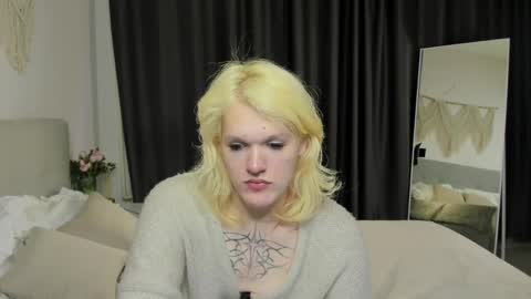 lollita online show from April 19, 5:52 am