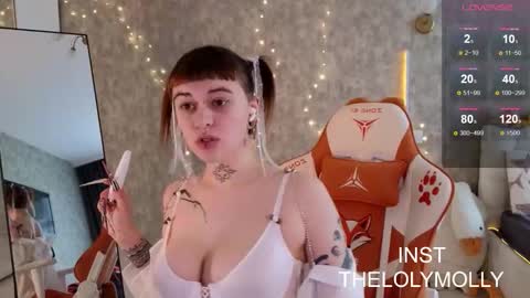 Snapshot of lolymolli chatting on October 27, 11:10 am Molli online show from October 27, 11:10 am