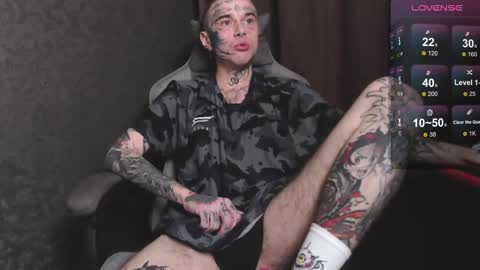 Snapshot of lone1ycrystal chatting on December 13, 10:51 am Chris online show from December 13, 10:51 am