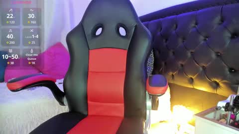 Jennifer  online show from February 27, 8:20 pm