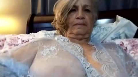 Snapshot of lonelylana1955 chatting on October 17, 1:42 am lonelylana1955 online show from October 17, 1:42 am