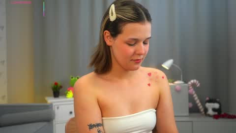  Adele Ellie and Lou   Sally Dana and Bonnie online show from December 19, 3:24 am