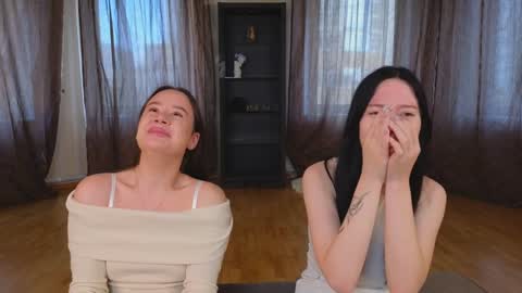  Adele Ellie and Lou   Sally Dana and Bonnie online show from September 17, 5:11 am