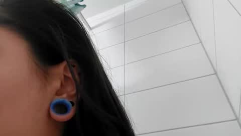 loolaunshaved online show from November 5, 12:01 am