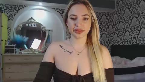 Queen LoraSinClare online show from February 16, 8:34 am