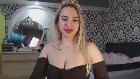 Queen LoraSinClare online show from February 10, 9:01 am