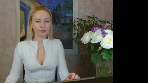 loravine online show from April 20, 11:24 am