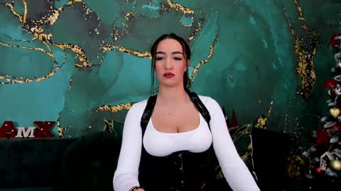 Snapshot of lorawarnner chatting on December 13, 8:20 am Miss online show from December 13, 8:20 am