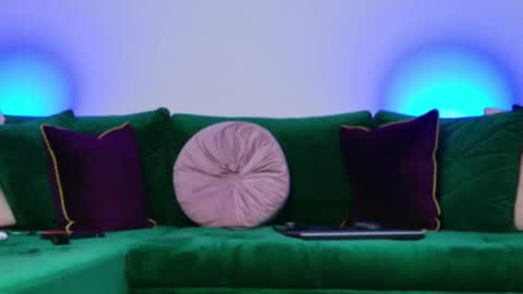 Miss online show from April 18, 7:07 pm