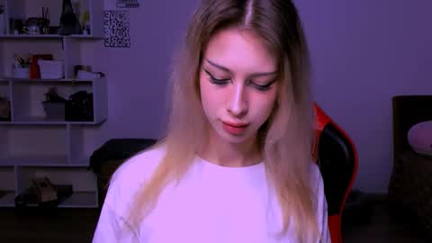 Lori online show from November 13, 7:16 pm