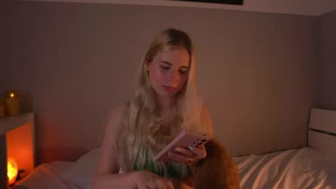 Lorrie online show from May 30, 3:32 pm