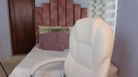 Snapshot of lou_rosse chatting on February 25, 8:00 pm  Lou Rosse  online show from February 25, 8:00 pm