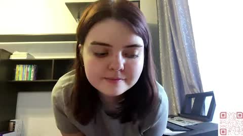 Esma online show from May 15, 11:51 am