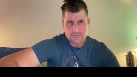 Snapshot of lousainus chatting on October 26, 3:51 am Lou online show from October 26, 3:51 am