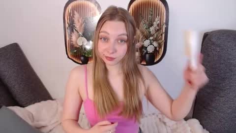 love bella  online show from April 21, 1:42 am