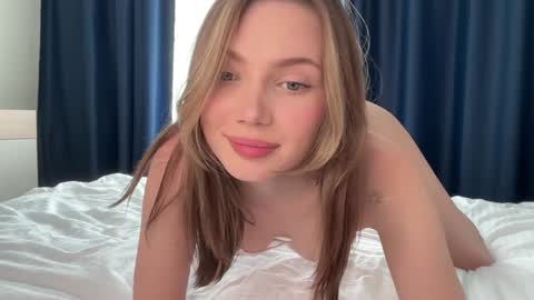 Sofi   online show from October 8, 1:06 pm