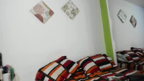 Snapshot of love_mia777 chatting on October 6, 8:10 am Mia online show from October 6, 8:10 am