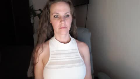 Snapshot of love_on_ chatting on December 6, 7:59 am LoVe On online show from December 6, 7:59 am