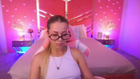 loveedove online show from June 18, 12:32 pm